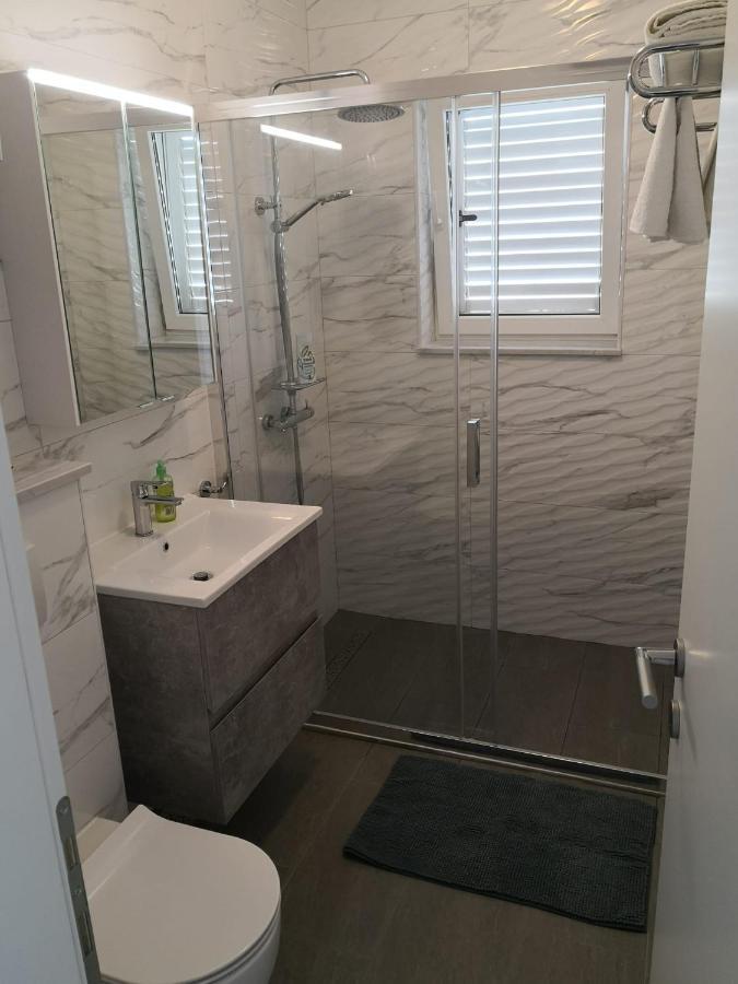 Two Bedroom Apartment With A Sea View & A Balcony ดูบรอฟนิก ภายนอก รูปภาพ