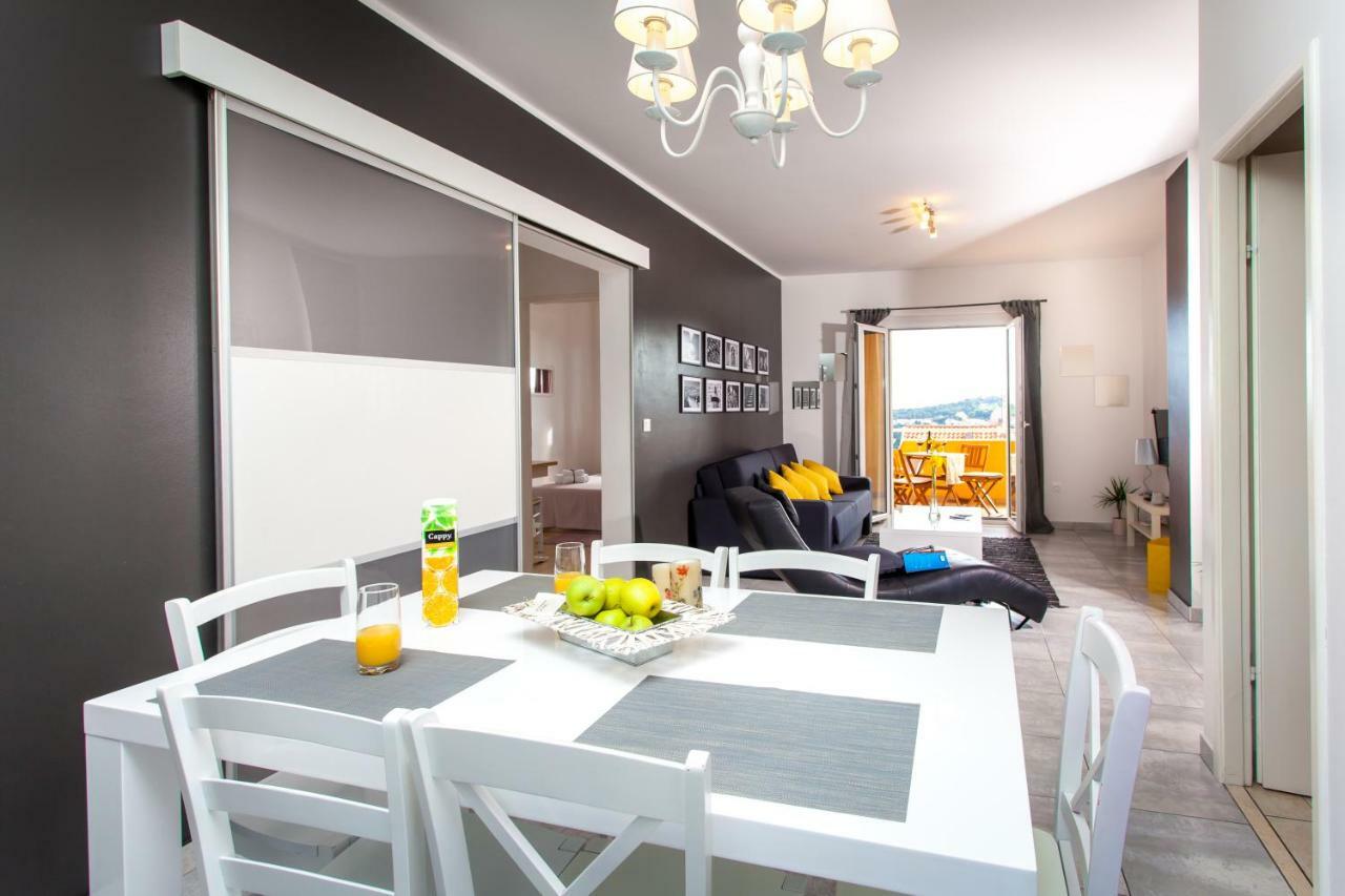 Two Bedroom Apartment With A Sea View & A Balcony ดูบรอฟนิก ภายนอก รูปภาพ