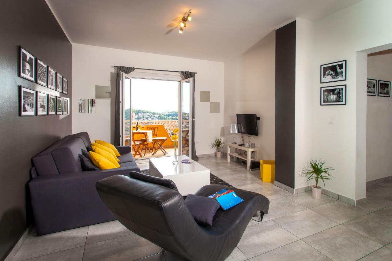 Two Bedroom Apartment With A Sea View & A Balcony ดูบรอฟนิก ภายนอก รูปภาพ