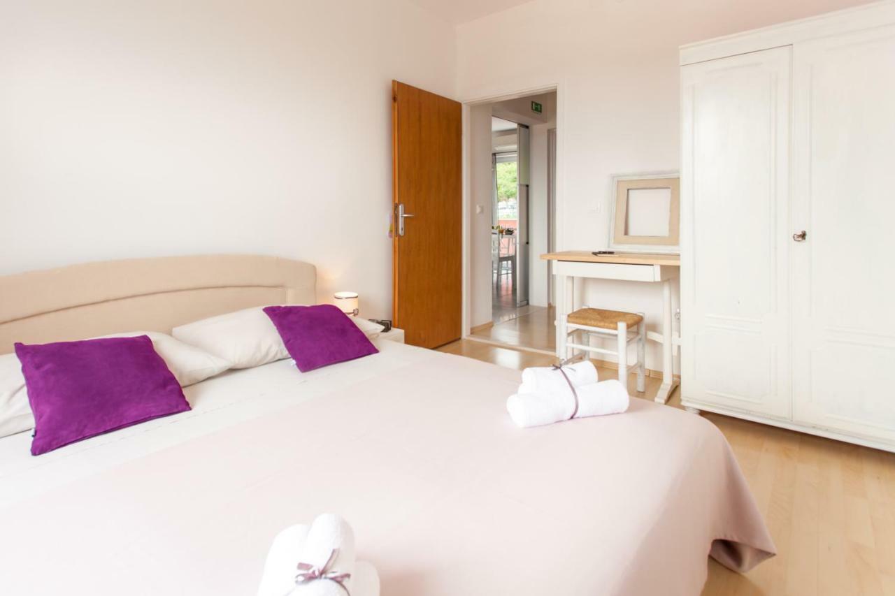 Two Bedroom Apartment With A Sea View & A Balcony ดูบรอฟนิก ภายนอก รูปภาพ